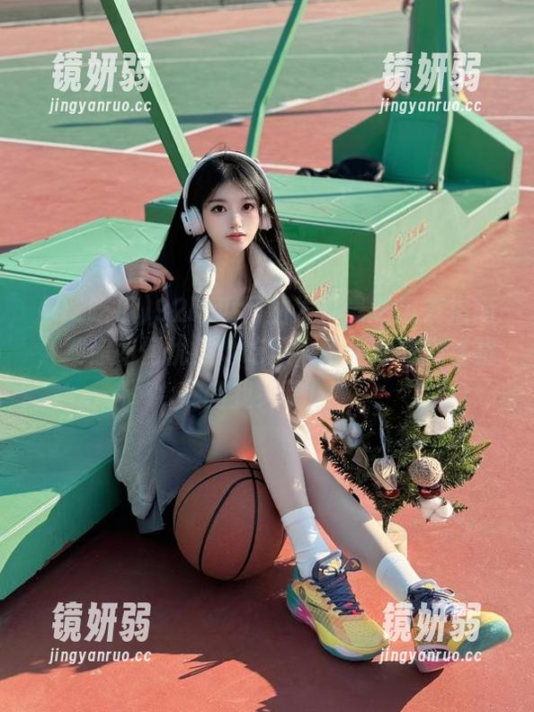 92吃瓜网站发布最新瓜友指南，教你如何优雅地吃瓜，不小心吃到手指的我哭了！