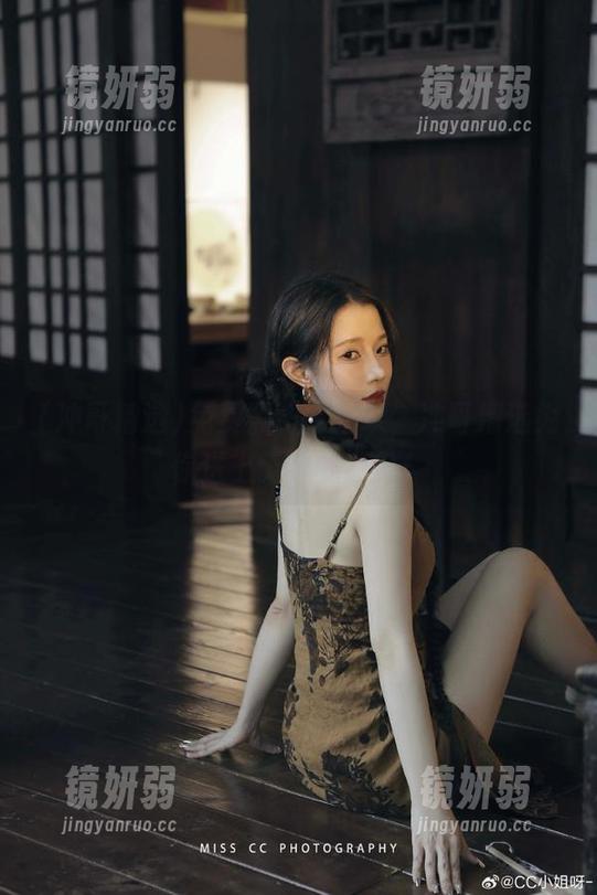 免费黑料大狂欢，冲哥精选为你送上无价的八卦！