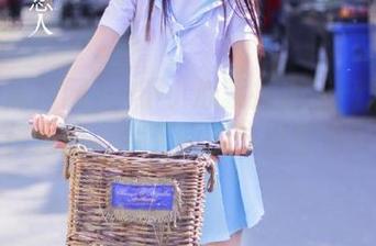 一不小心就掉进国产黑料网传送门，今天的瓜鲜得冒泡！