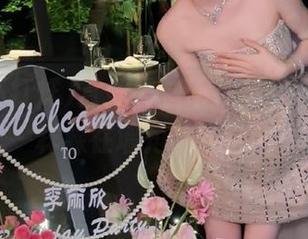 直播黑料不打烊，地址跟我一样躲在墙角不敢露脸！