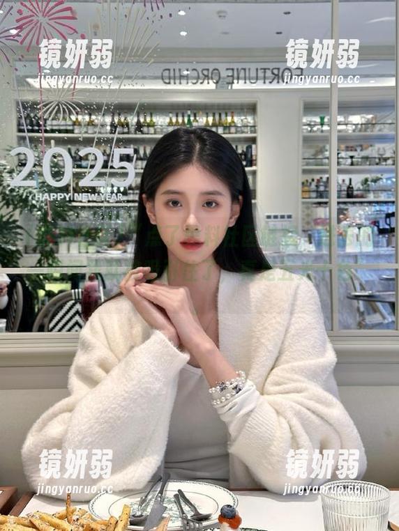 “点了黑料社区链接，进去的一瞬间我就被吸引住了，真是五光十色”。